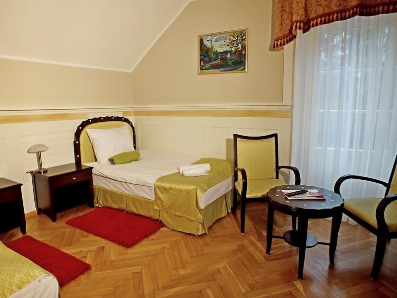 Hotel Dom Pracy Twórczej Goluchow Exterior foto